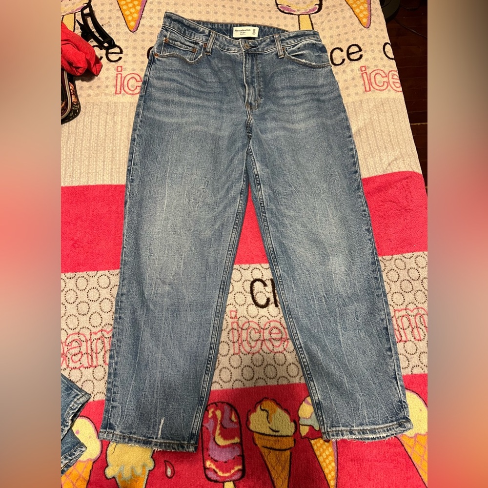 Abercrombie & Fitch The Mom High Rise Jeans